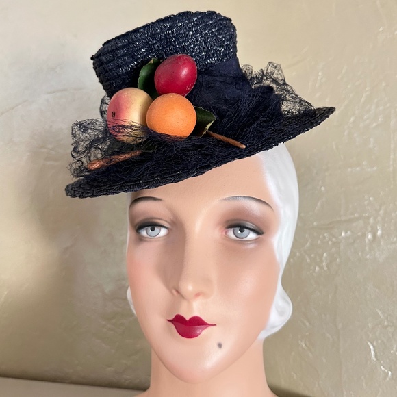 IRRESISTIBLE 1930\'s NAVY STRAW TILT HAT WITH \